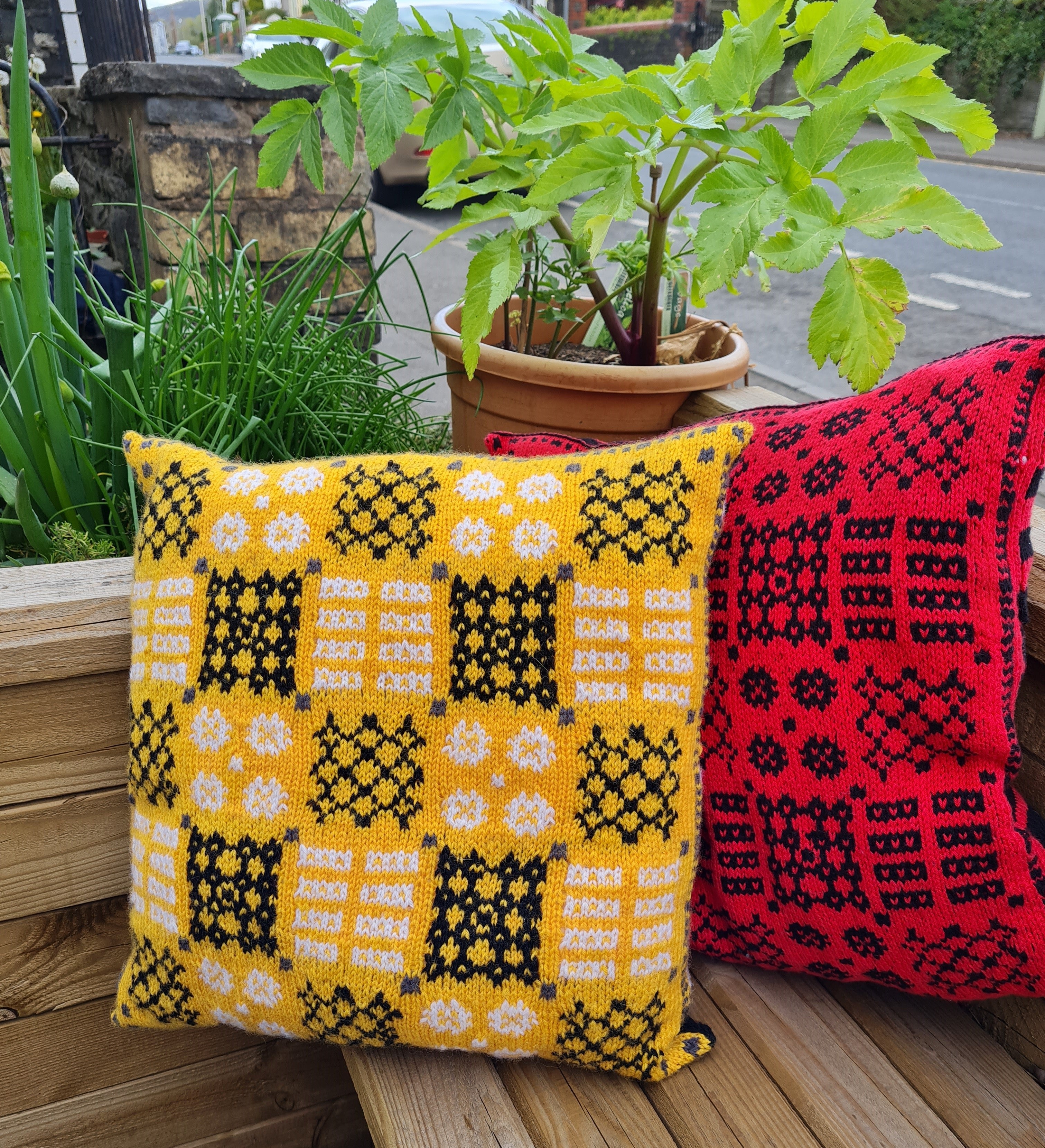 Caernarfon Welsh Blanket Pattern Cushion Yarn Pack and Pattern - bundle